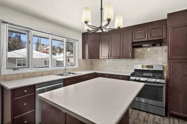 3527 42 ST SW, Calgary, AB T3E 2M7