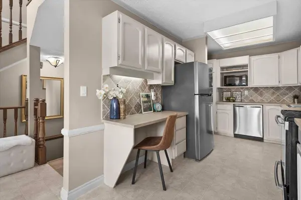 834 2 AVE NW #6, Calgary, AB T2N 0E5