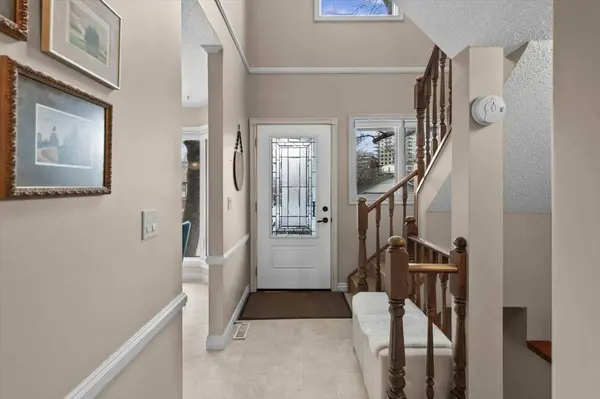 834 2 AVE NW #6, Calgary, AB T2N 0E5