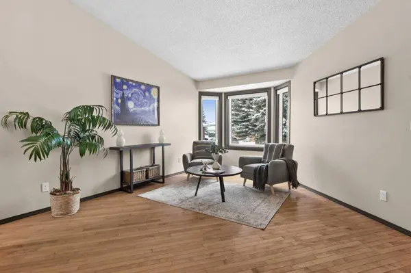 48 Rivergreen CRES SE, Calgary, AB T2C 3V5