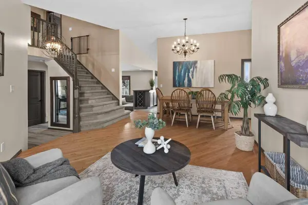 48 Rivergreen CRES SE, Calgary, AB T2C 3V5