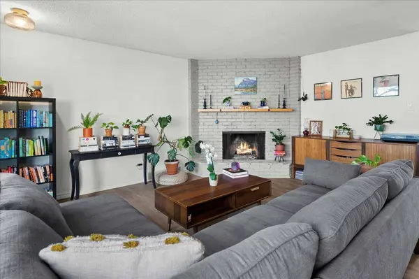 20 Brampton CRES SW, Calgary, AB T2W 0Y4