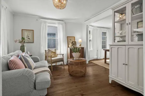 809 15 ST NW, Calgary, AB T2N 2B3