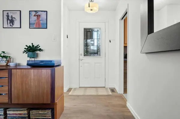 20 Brampton CRES SW, Calgary, AB T2W 0Y4