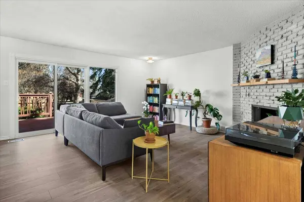 20 Brampton CRES SW, Calgary, AB T2W 0Y4