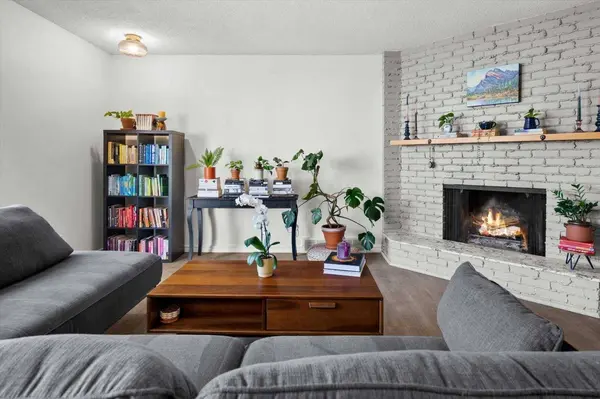 20 Brampton CRES SW, Calgary, AB T2W 0Y4