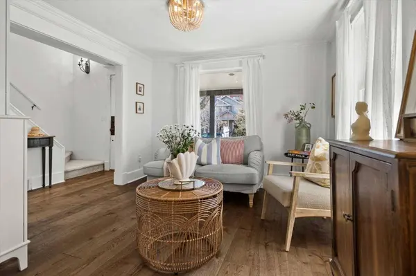 809 15 ST NW, Calgary, AB T2N 2B3