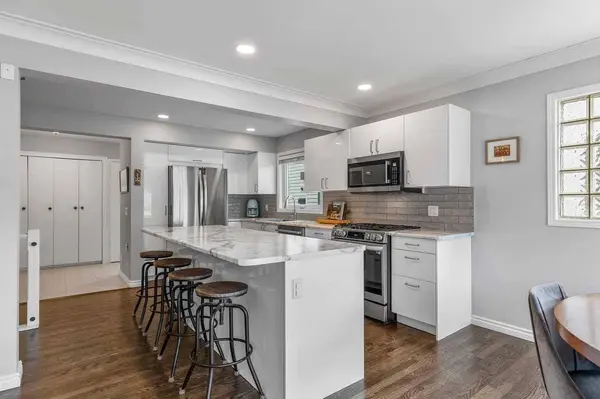 2031 2 AVE NW, Calgary, AB T2N 0G2
