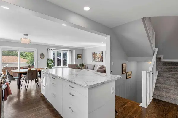 2031 2 AVE NW, Calgary, AB T2N 0G2