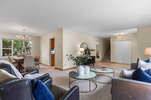 92 Canova RD SW, Calgary, AB T2W 2A7