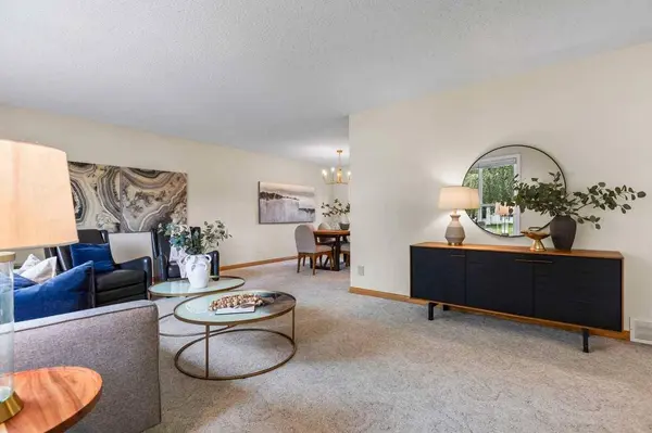 92 Canova RD SW, Calgary, AB T2W 2A7