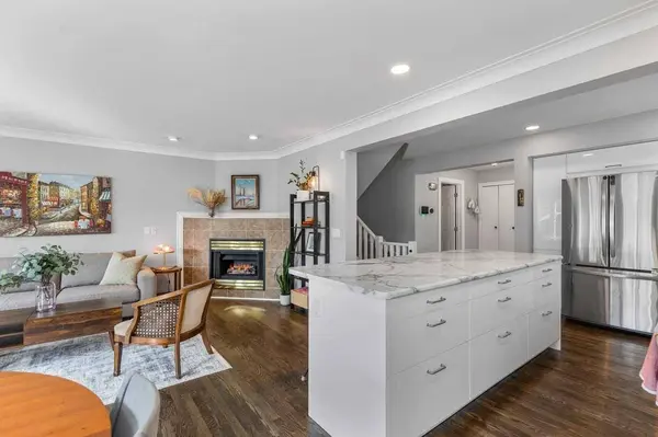 2031 2 AVE NW, Calgary, AB T2N 0G2