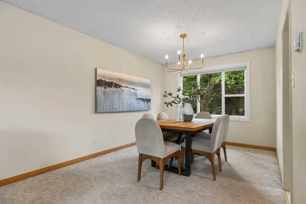 92 Canova RD SW, Calgary, AB T2W 2A7
