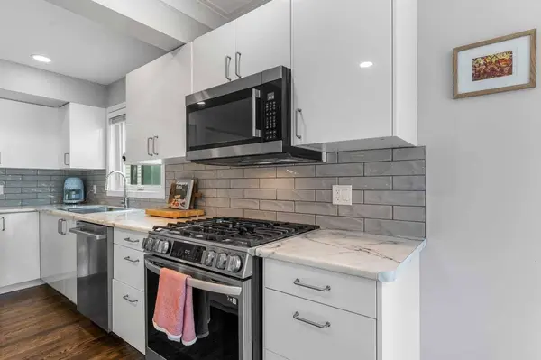 2031 2 AVE NW, Calgary, AB T2N 0G2