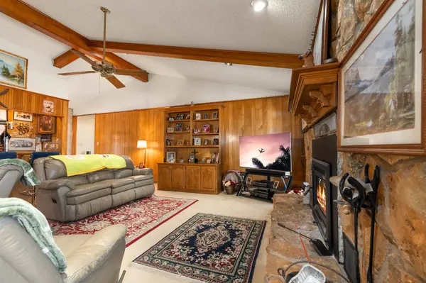 147 Wildflower LN, Whitney, TX 76692