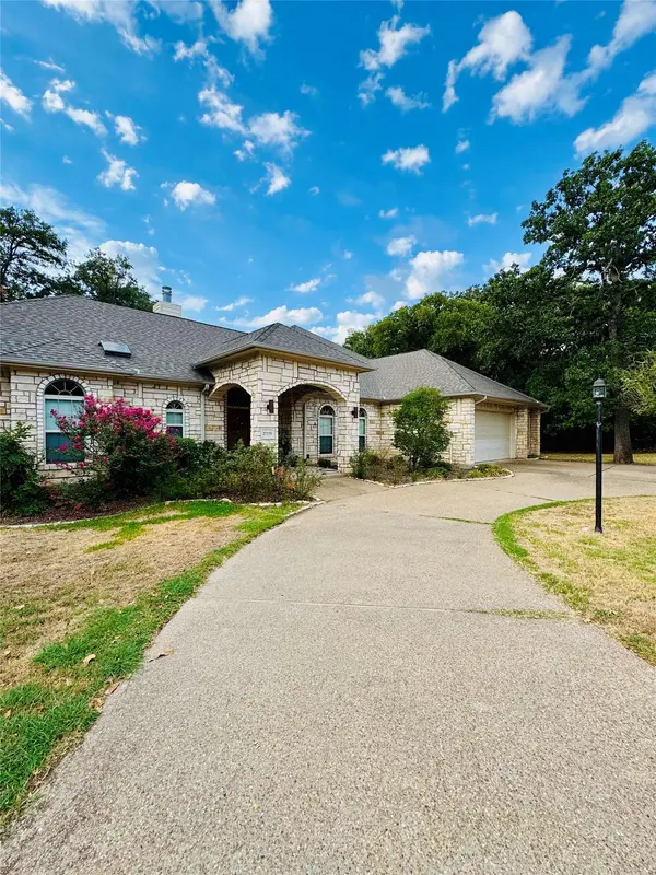 27135 Whispering Meadow DR, Whitney, TX 76692