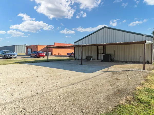 1225 N Brazos ST N, Whitney, TX 76692