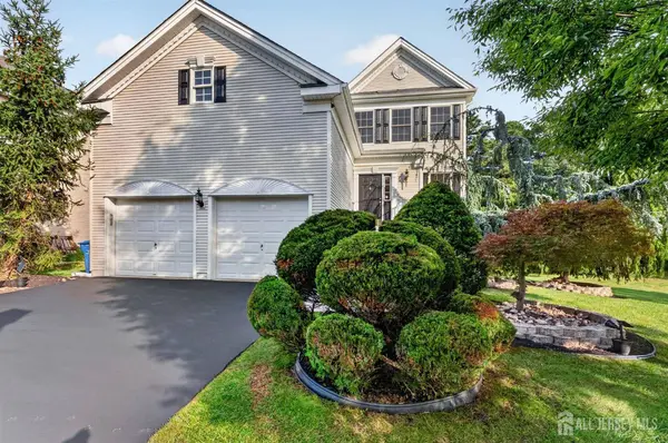 2 Palisades Rd, Old Bridge, NJ 08857