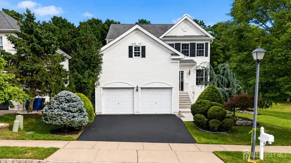 2 Palisades Rd, Old Bridge, NJ 08857