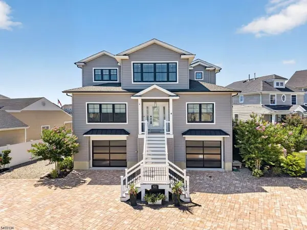 821 North Dr