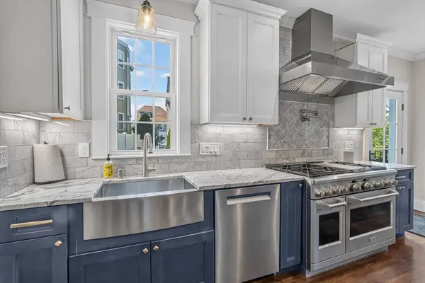 9 S Munroe Terr #9, Boston, MA 02122