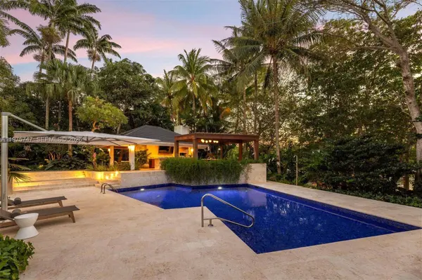 7150 W Lago Dr, Coral Gables, FL 33143