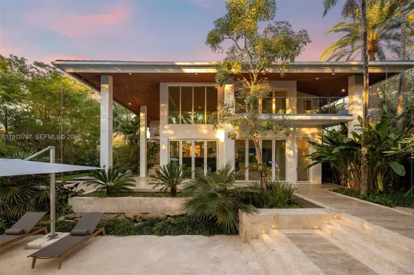 7150 W Lago Dr, Coral Gables, FL 33143