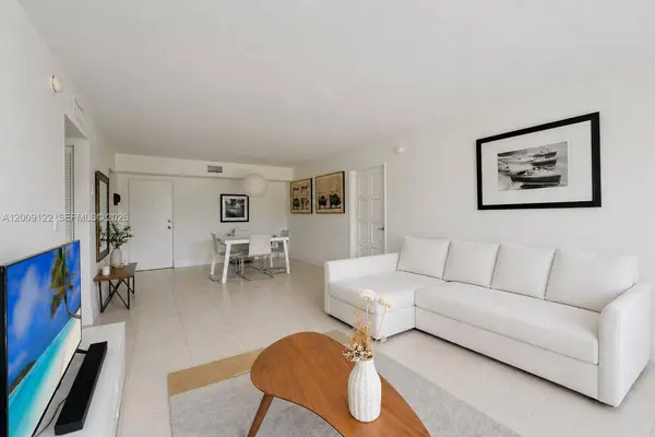 255 Galen Dr #3E, Key Biscayne, FL 33149