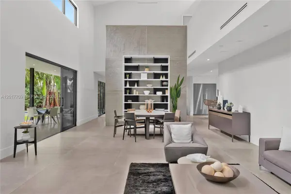 10 Samana Dr, Miami, FL 33133