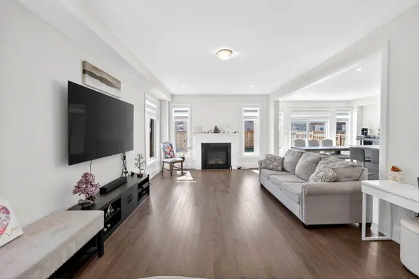 235 Ferragine CRES, Bradford West Gwillimbury, ON L3Z 4K1