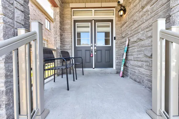 235 Ferragine CRES, Bradford West Gwillimbury, ON L3Z 4K1