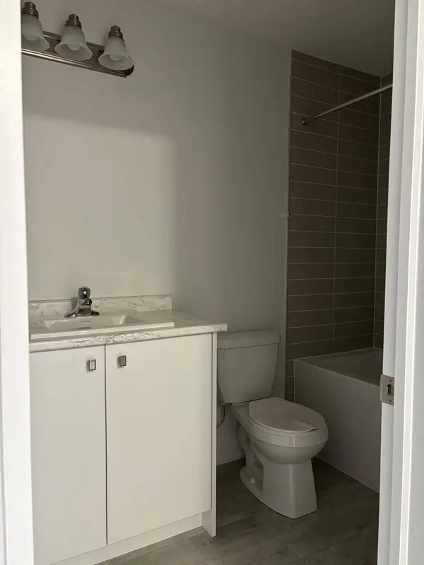 2 Nautical WAY, Whitby, ON L1N 0N2