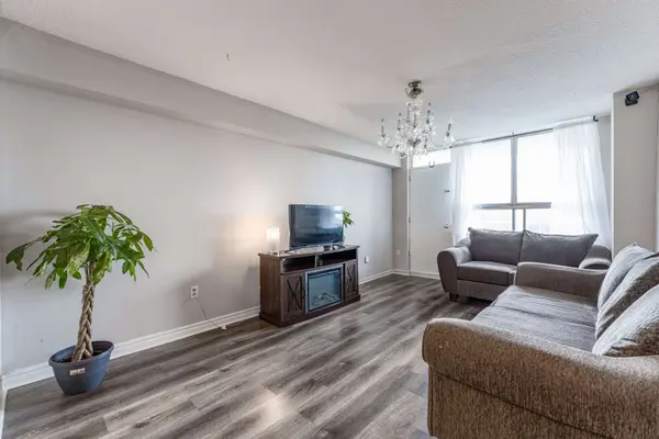 940 Caledonia RD #611, Toronto W04, ON M6B 2G8