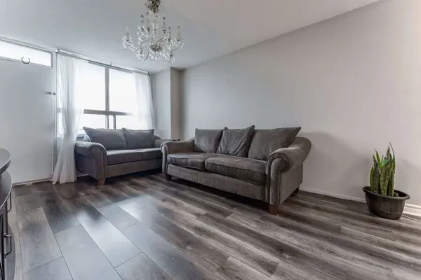 940 Caledonia RD #611, Toronto W04, ON M6B 2G8