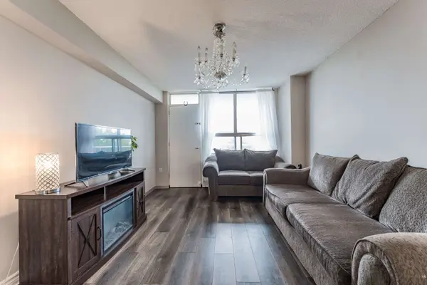 940 Caledonia RD #611, Toronto W04, ON M6B 2G8
