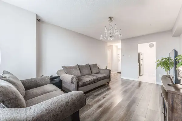 940 Caledonia RD #611, Toronto W04, ON M6B 2G8