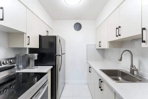 940 Caledonia RD #611, Toronto W04, ON M6B 2G8