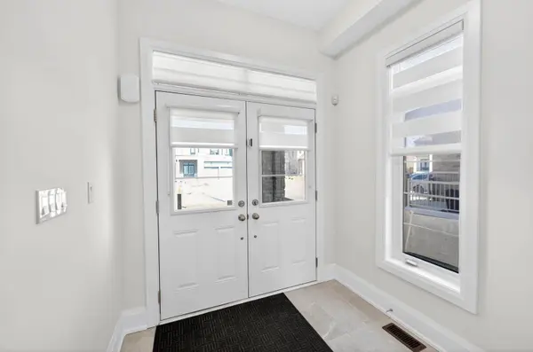 235 Ferragine CRES, Bradford West Gwillimbury, ON L3Z 4K1