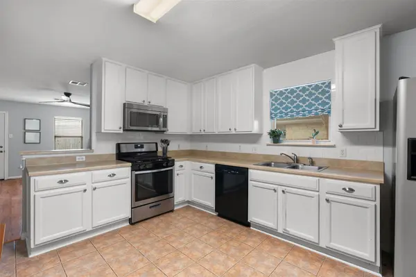 3923 Bonnie LN, Round Rock, TX 78665