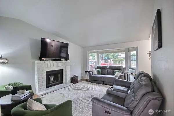 14512 2nd AVE E, Tacoma, WA 98445