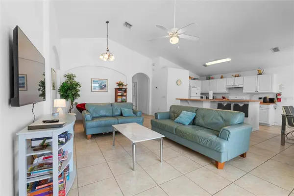 4811 CUMBRIAN LAKES DR, Kissimmee, FL 34746