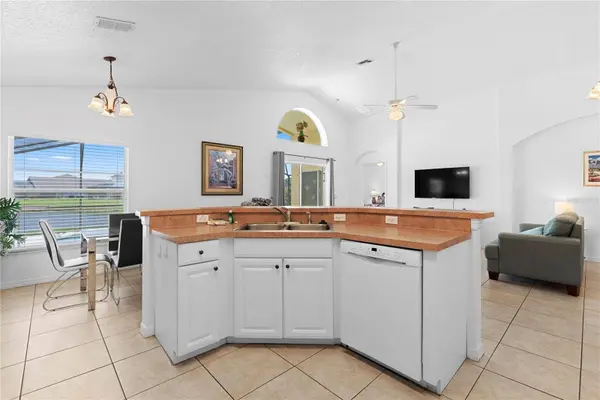 4811 CUMBRIAN LAKES DR, Kissimmee, FL 34746