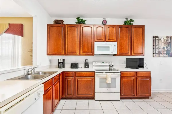 7795 BASNETT CIR, Kissimmee, FL 34747