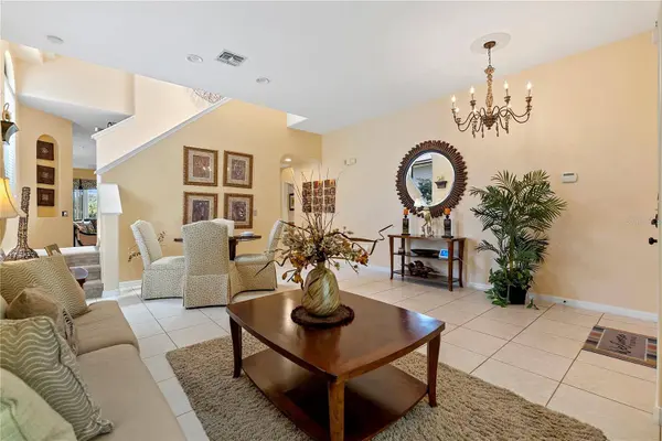 358 LAKE DAVENPORT CIR, Davenport, FL 33837