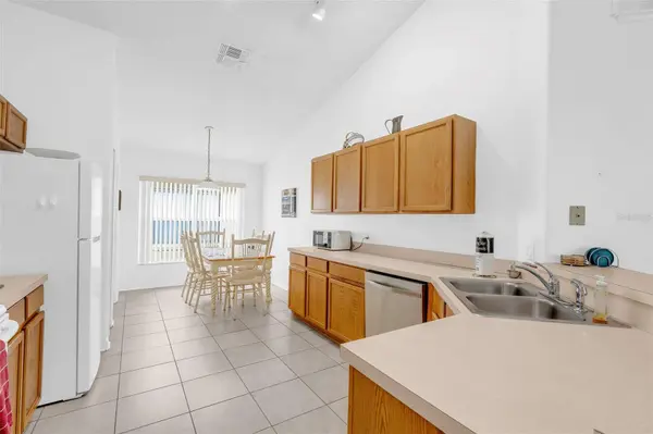 4650 EAGLE PEAK DR, Kissimmee, FL 34746