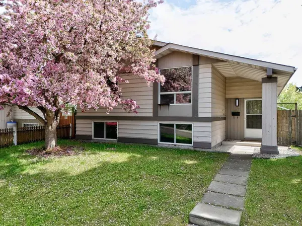 27 Dovely WAY SE, Calgary, AB T2B 2K7