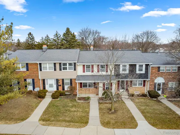 19767 Hayes CT, Northville, MI 48167