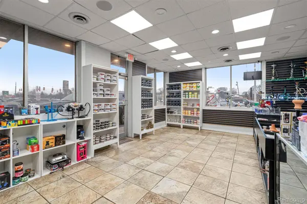 25462 Ford RD, Dearborn Heights, MI 48127