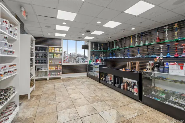 25462 Ford RD, Dearborn Heights, MI 48127