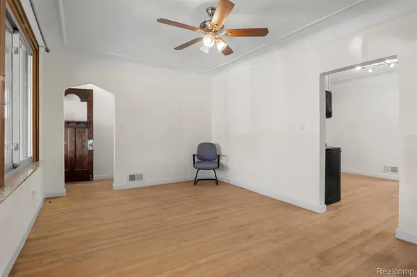 7524 Hartwell ST, Dearborn, MI 48126